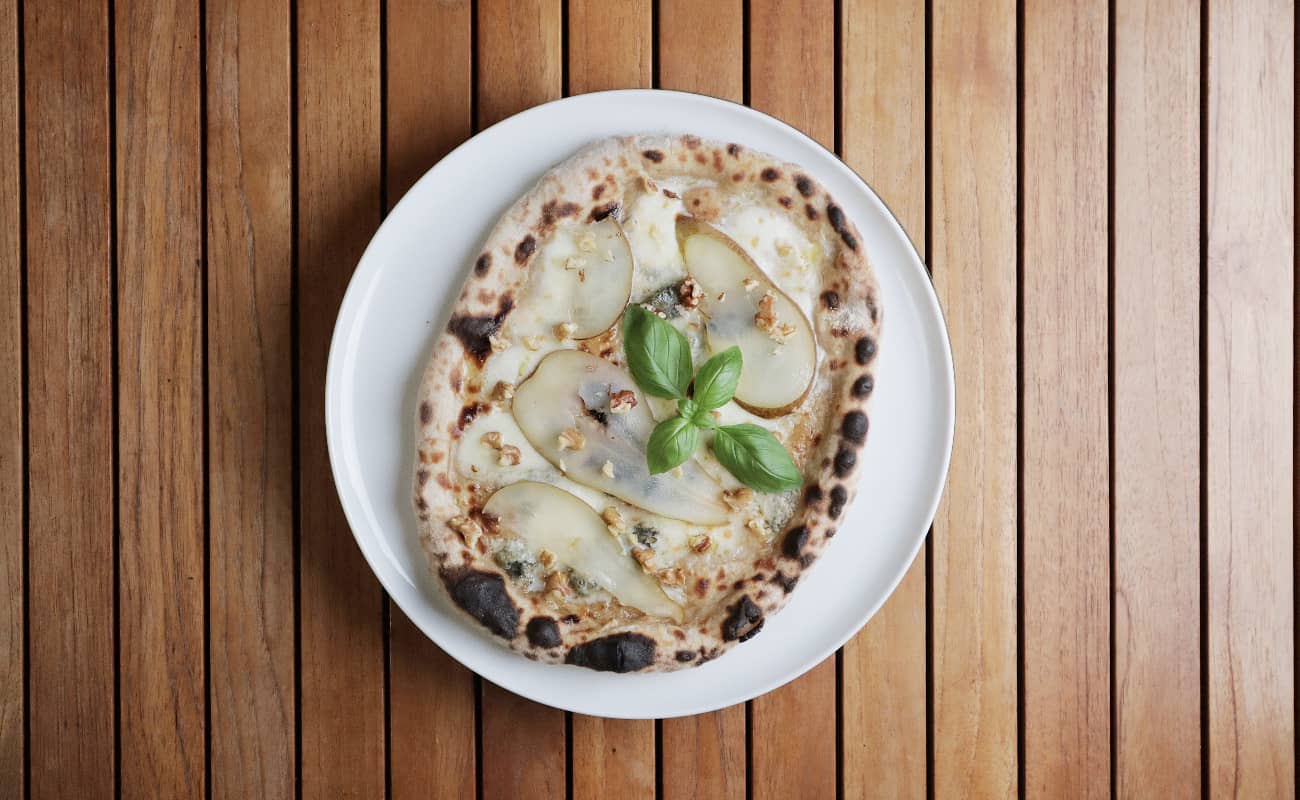 Pinsa Birne & Gorgonzola, Walnüsse