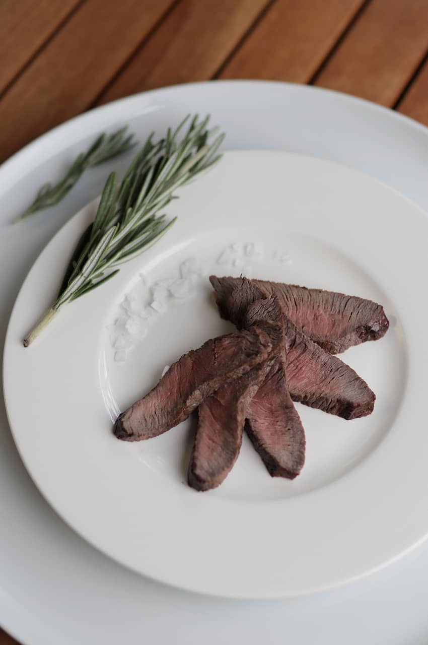 Steakstreifen mit Rosmarin und Salz